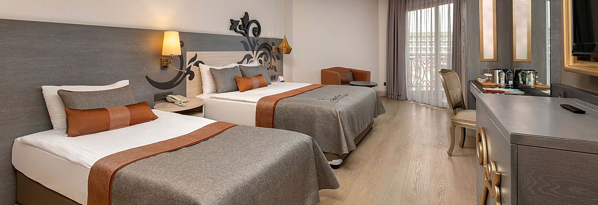 Standart Kara Manzaralı Oda