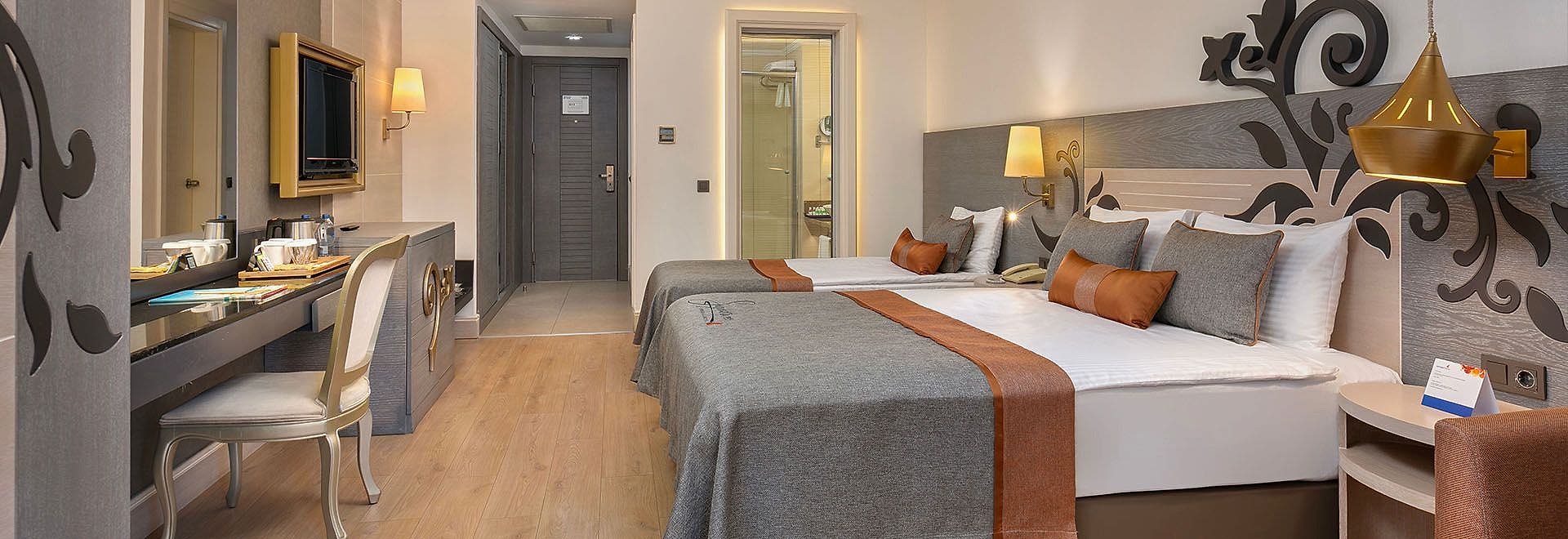 Standart Kara Manzaralı Oda