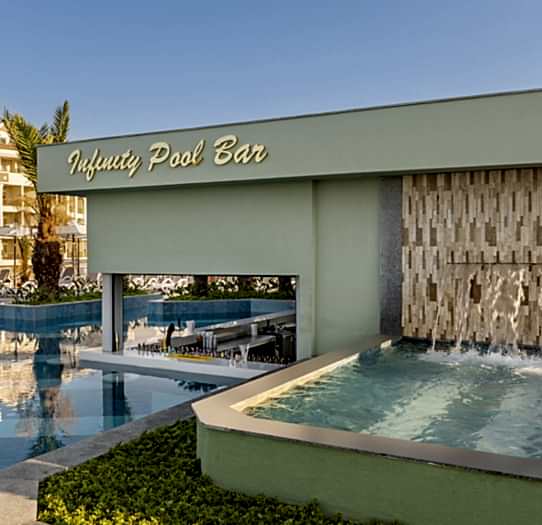 Infinity Pool Bar